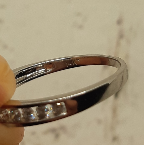 14KT Diamond Ring 12 channel set diamonds 0.39ct - Picture 2 of 6